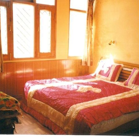 Hotel Sitara Regency Shimla Buitenkant foto