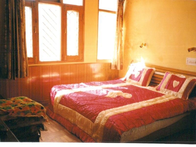 Hotel Sitara Regency Shimla Buitenkant foto